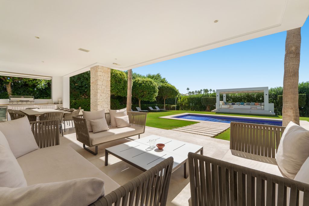 Property photo 3 of 42