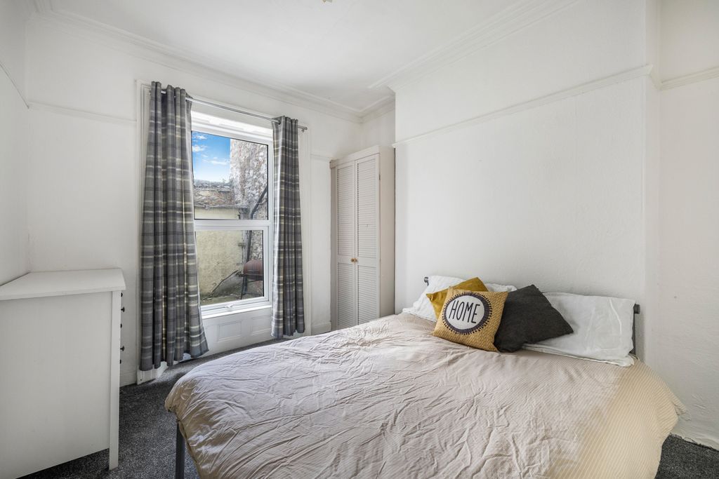 Property photo 2 of 11 0002