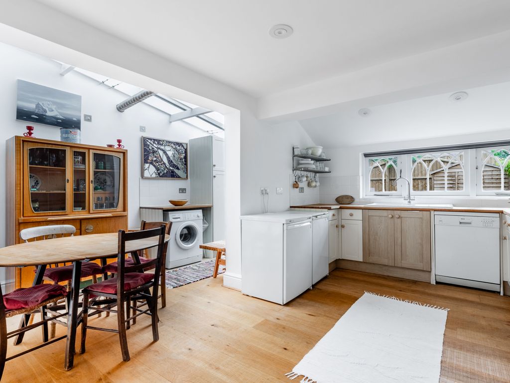 Property photo 2 of 25 A6