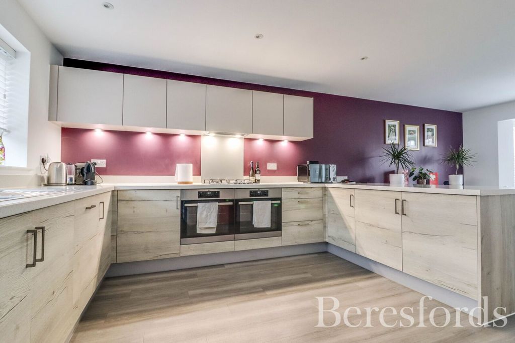 Property photo 2 of 18 Picture No. 28