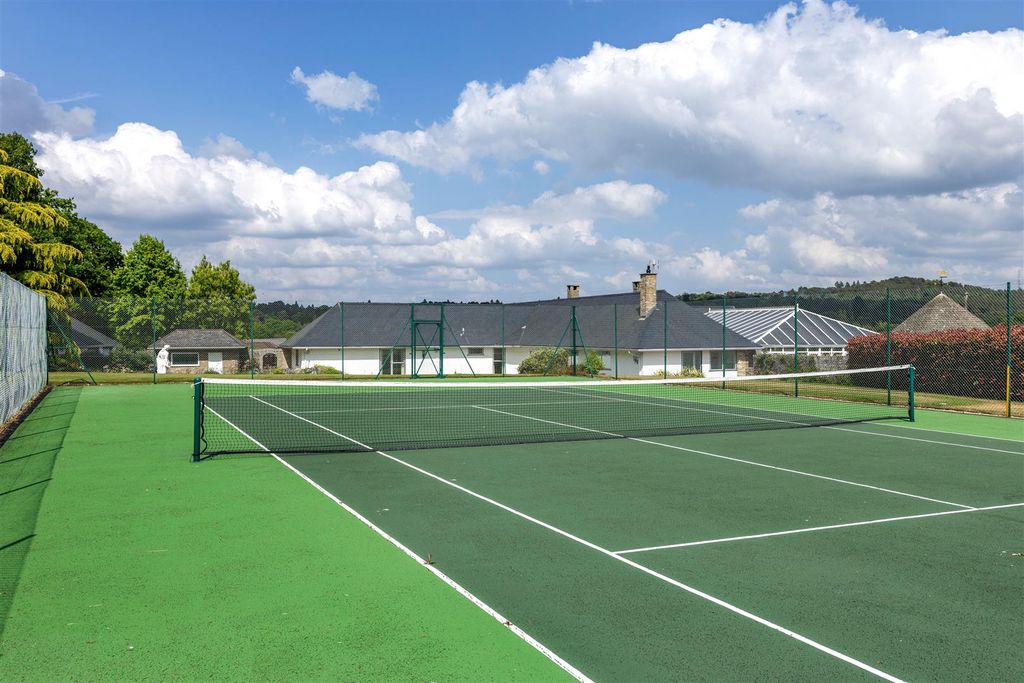 Property photo 3 of 53 Waverley Court Farm, Monks Walk Farnham, Surrey, G