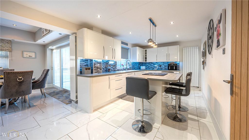 Property photo 2 of 38 Picture No. 35