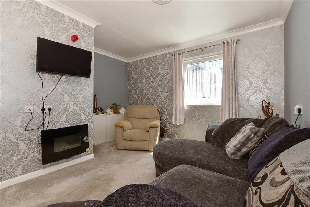 Property photo 2 of 8 Lounge