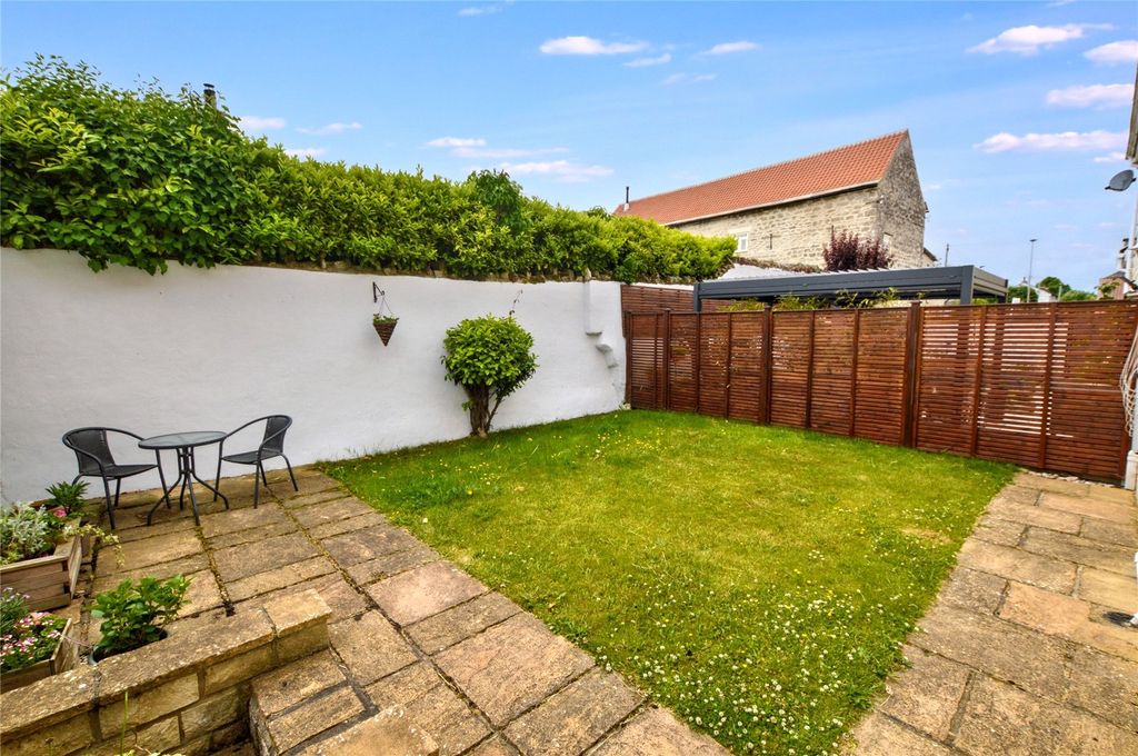 Property photo 2 of 17 Picture No. 32