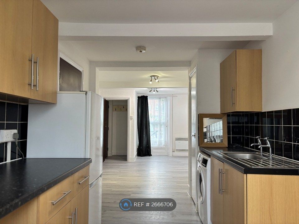 Property photo 1 of 10 Kitchen