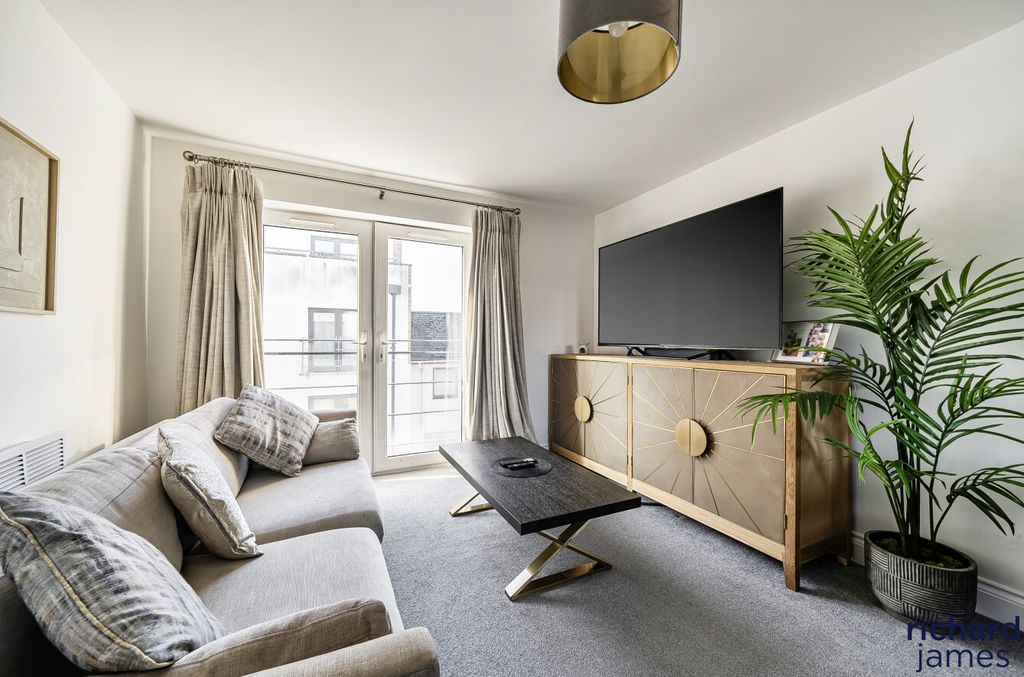 Property photo 2 of 20 E4Cfa180B1ee437680Fcfdf3c3Cad7c2