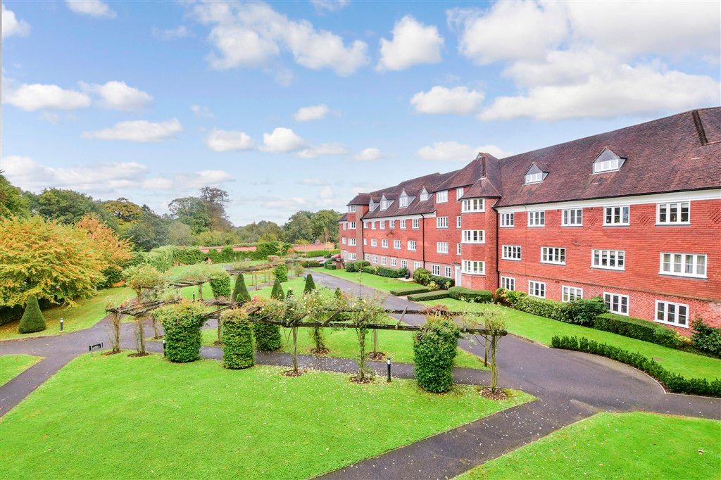 Property photo 1 of 15 Communal Gardens