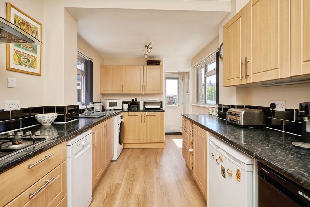 Property photo 3 of 17 Kitchen