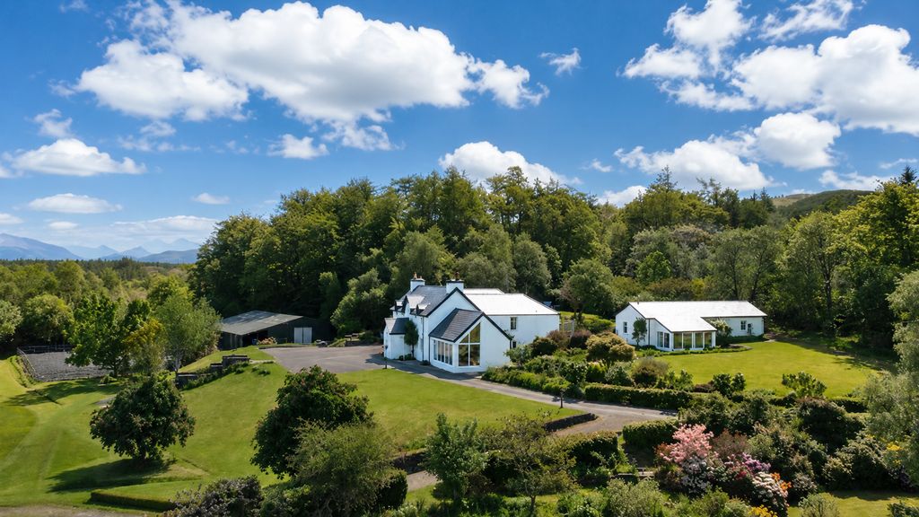 Property photo 1 of 64
