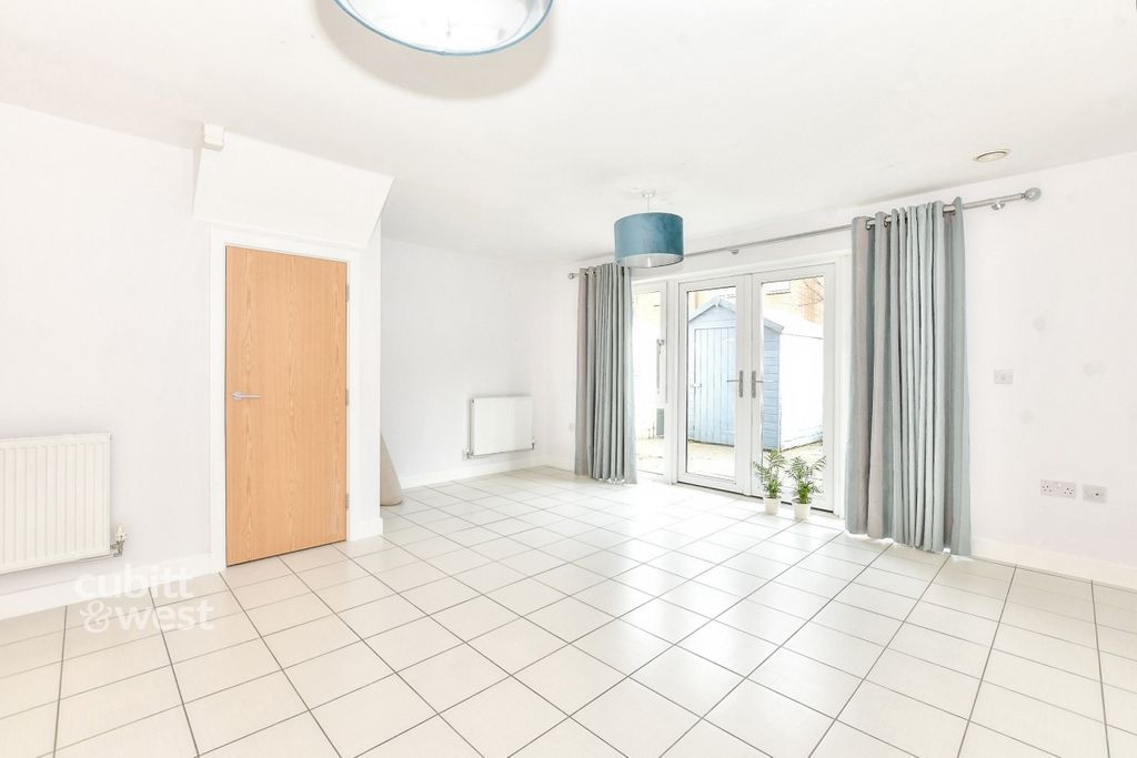 Property photo 3 of 12 7A19c5F2-901Hbtff