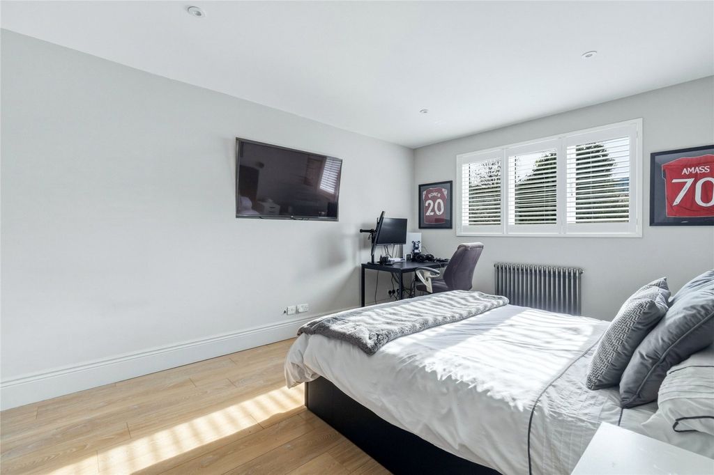 Additional image 15 of 5 bed detached house for saleThe Crescent, Loughton, Essex IG10