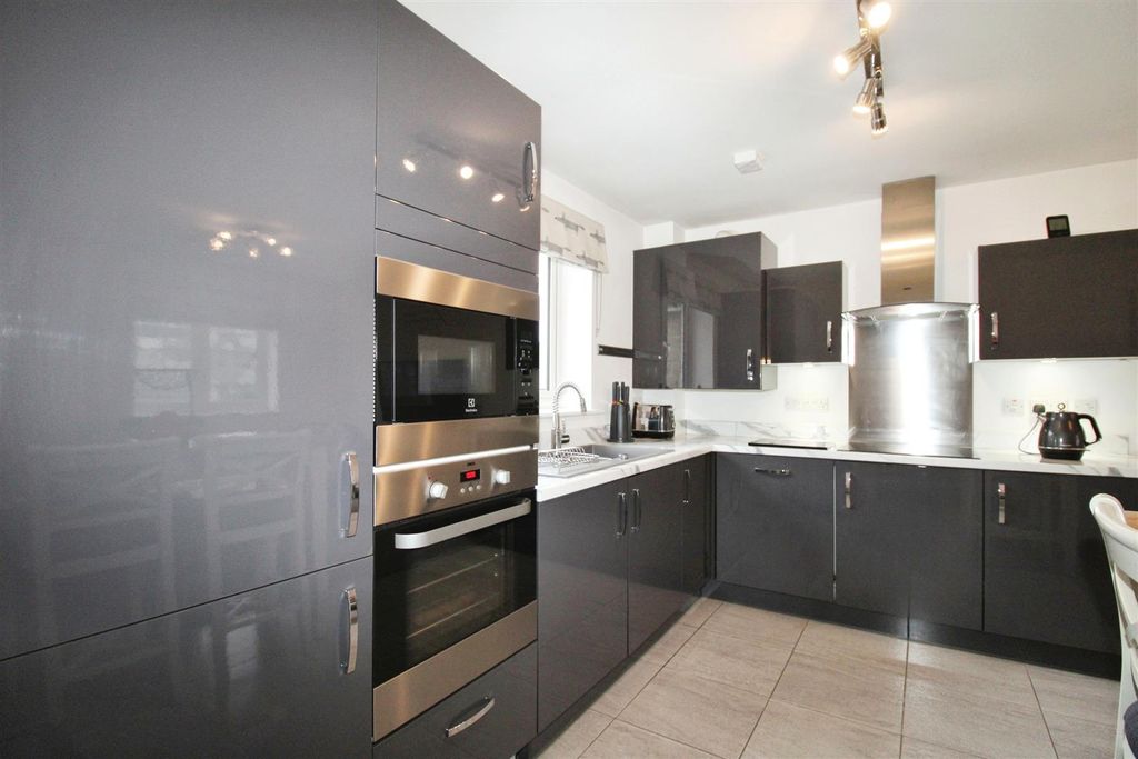Property photo 2 of 16 Kitchen