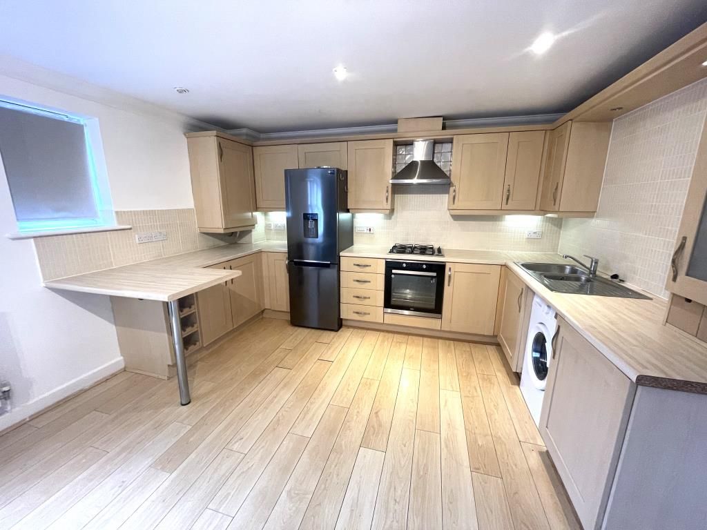 Property photo 2 of 8 Kitchen