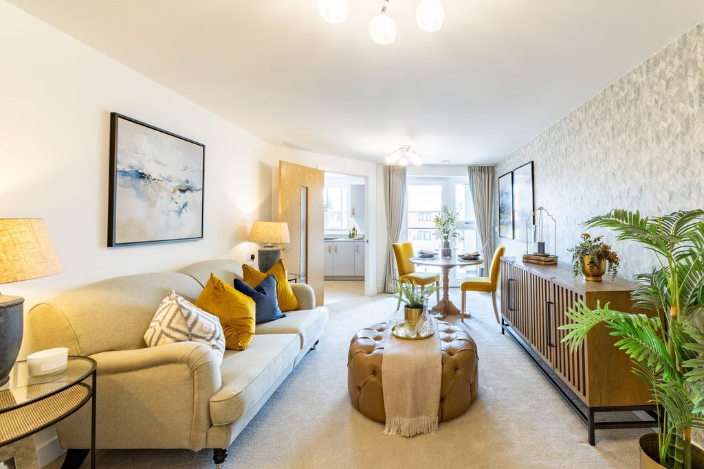 Property photo 3 of 9 Wheatley Place, Shirley - Living Room