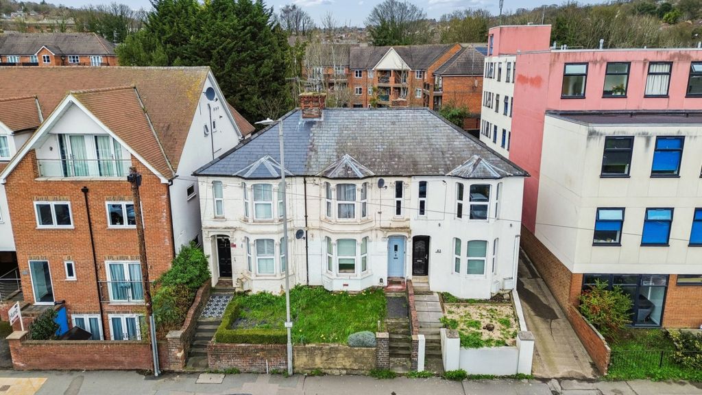 Property photo 1 of 31 79 To 83 London Rd