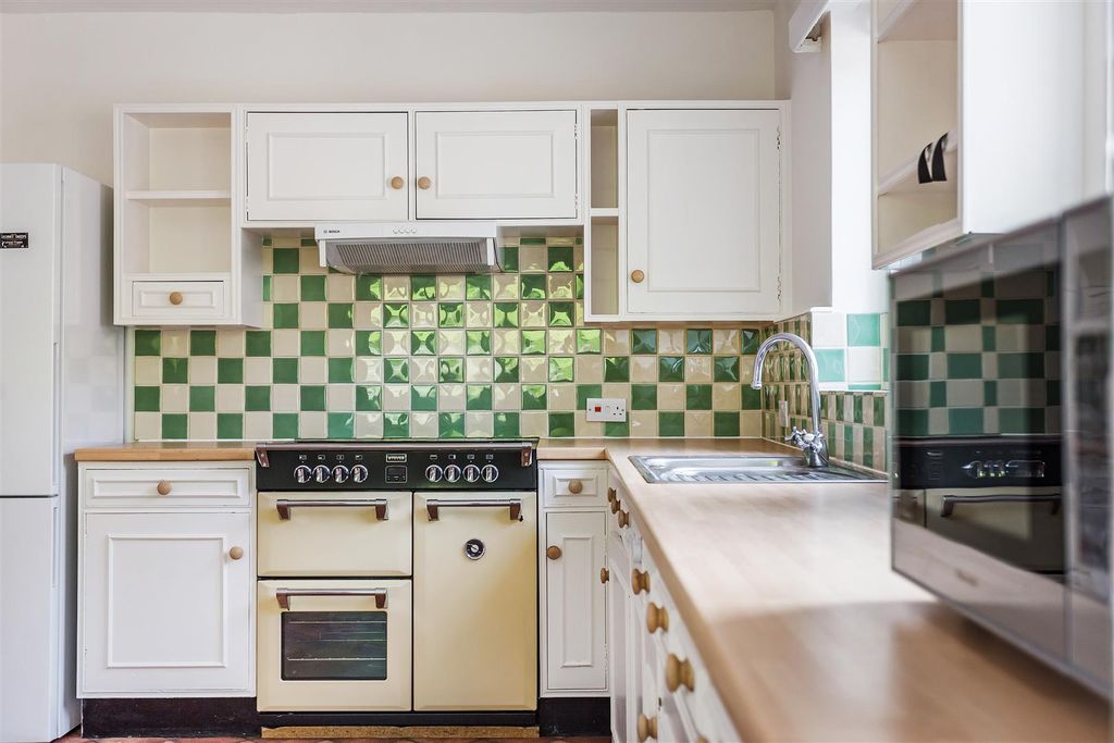 Property photo 3 of 19 House. Partnership