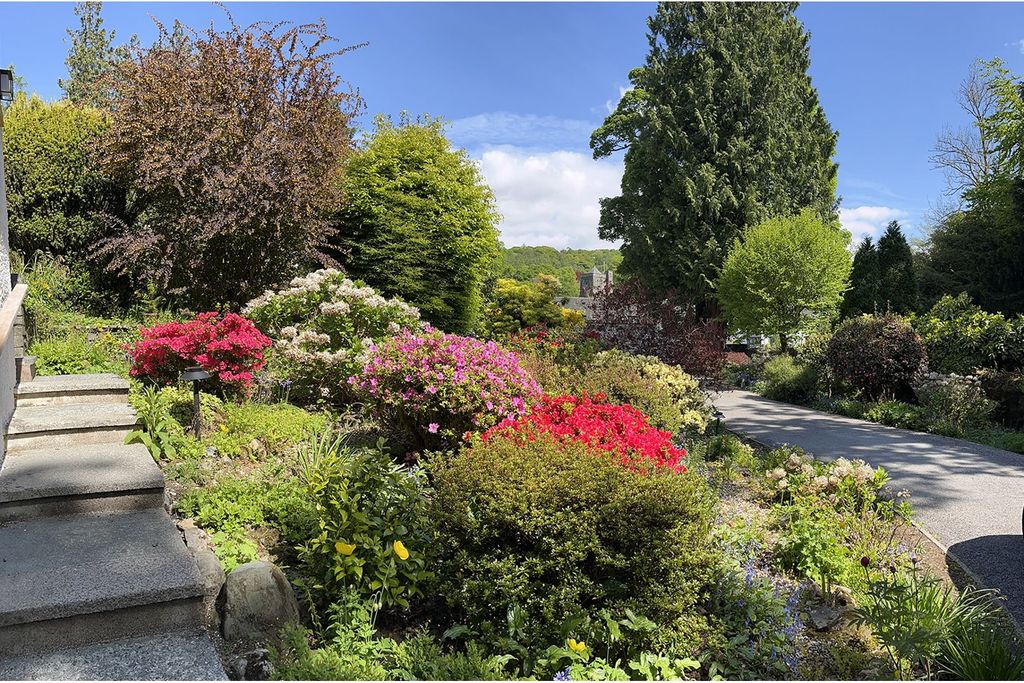 Property photo 3 of 34 Front Garden