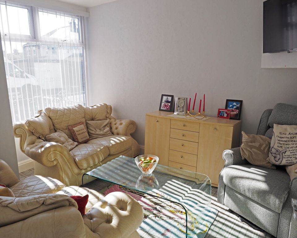 Property photo 2 of 25