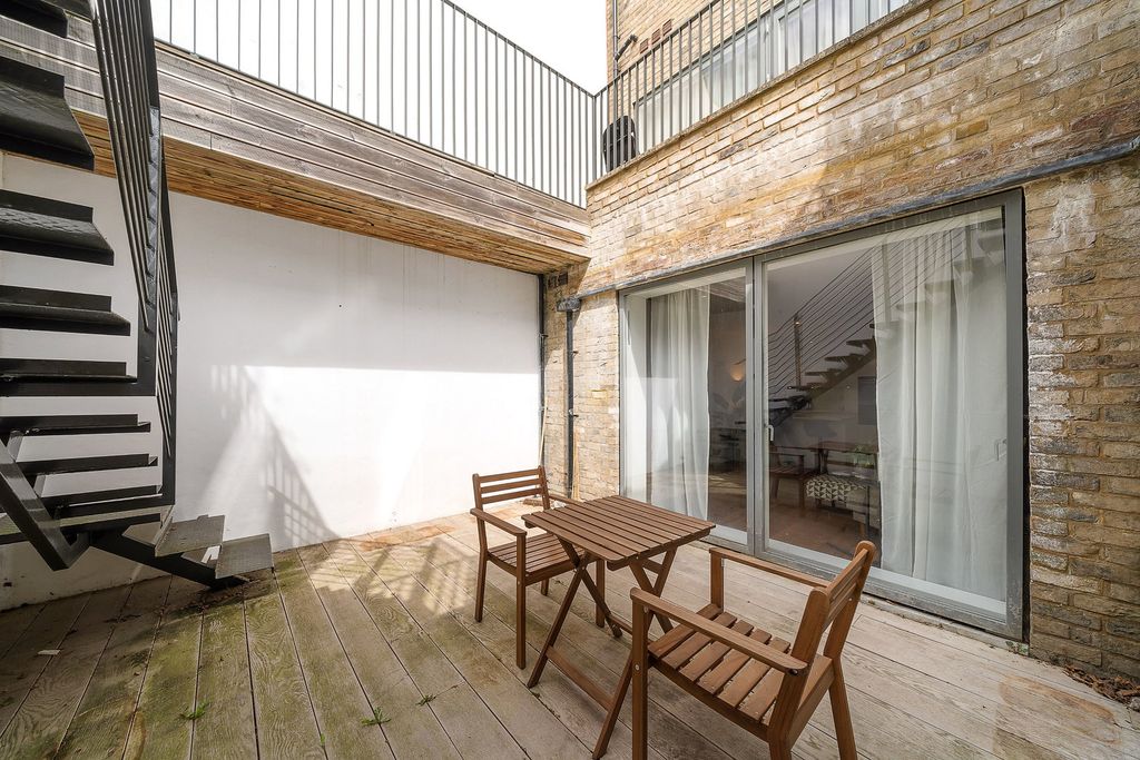 Property photo 3 of 14