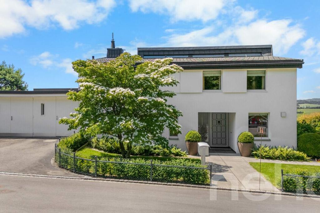 Property photo 2 of 13