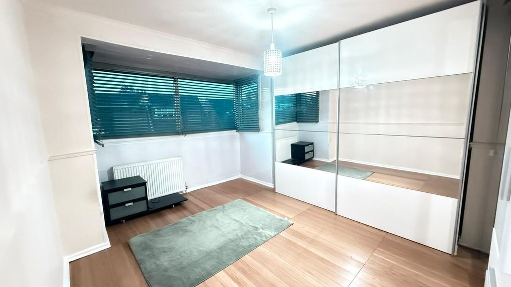 Property photo 3 of 11 Gallery