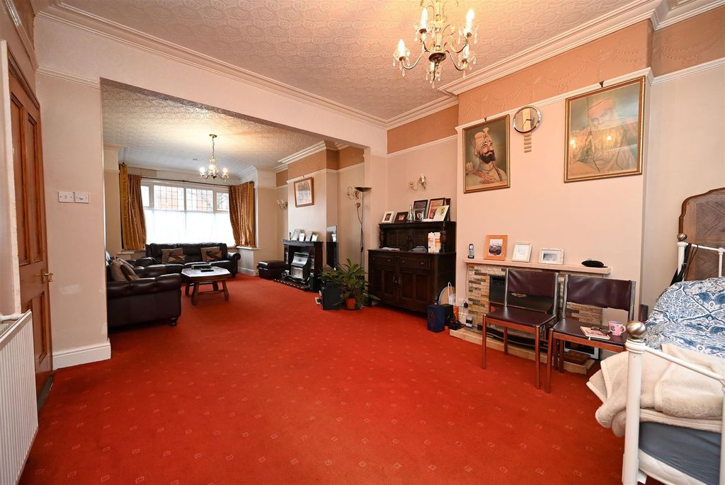 Property photo 2 of 20 Poplar Avenue (3).Jpg