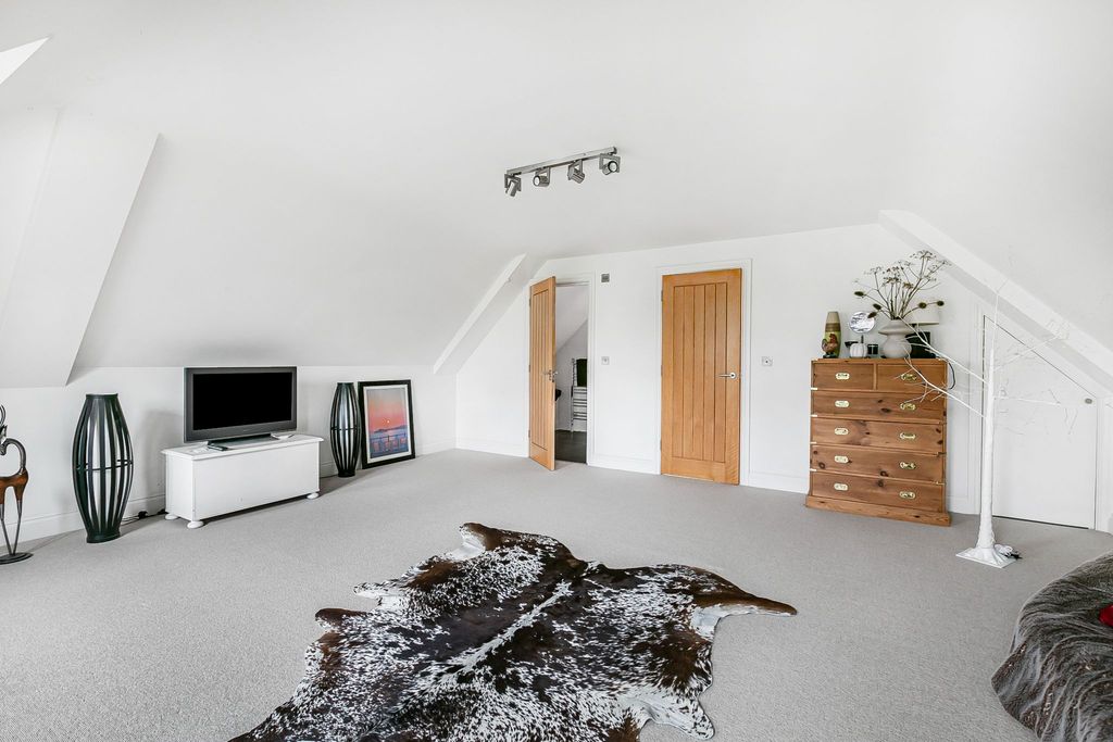 Additional image 24 of 5 bed detached house for saleGeorges Wood Road, Brookmans Park, Hatfield AL9