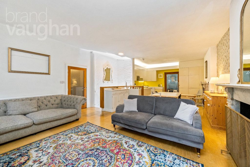 Property photo 3 of 24 Picture 3