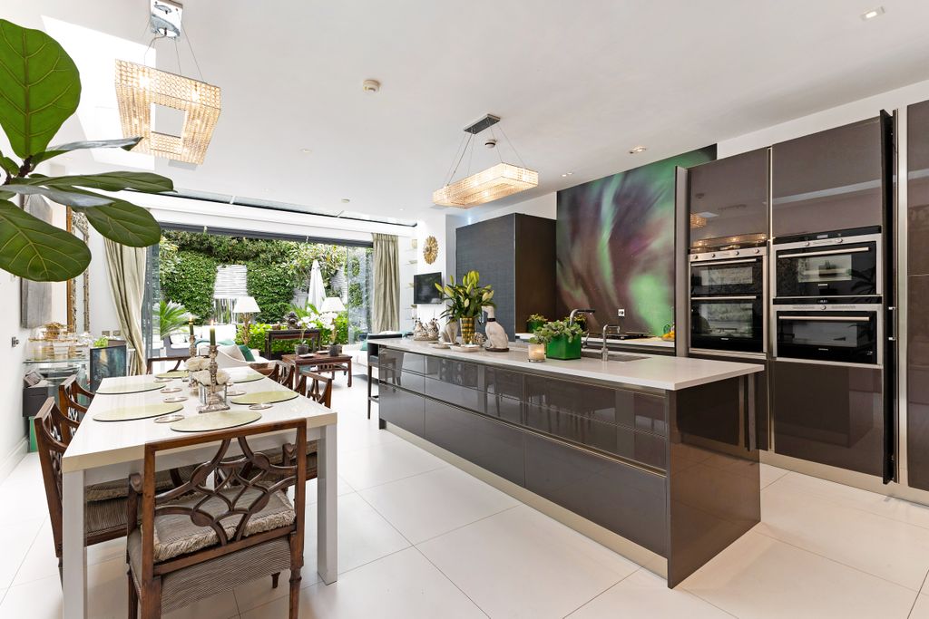 Property photo 2 of 17 Kitchen