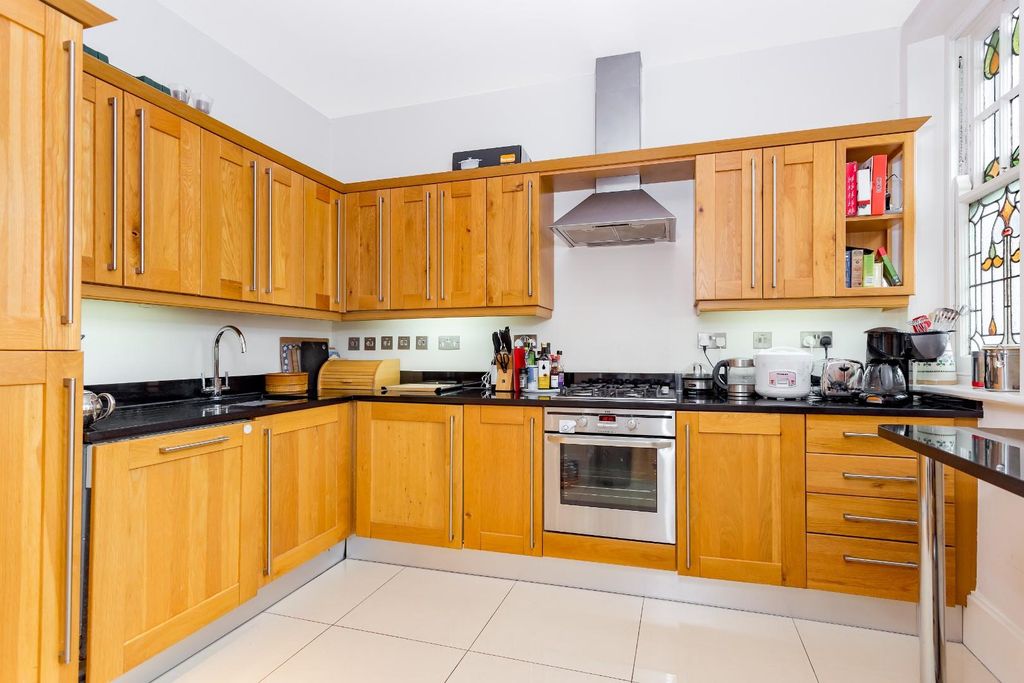 Property photo 3 of 6