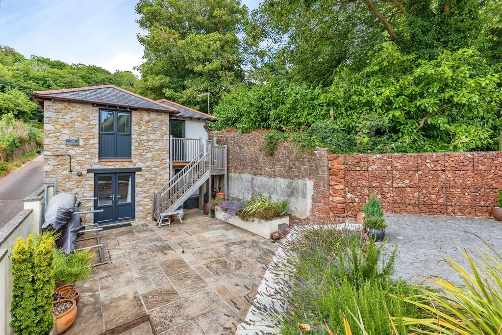 Property photo 1 of 33
