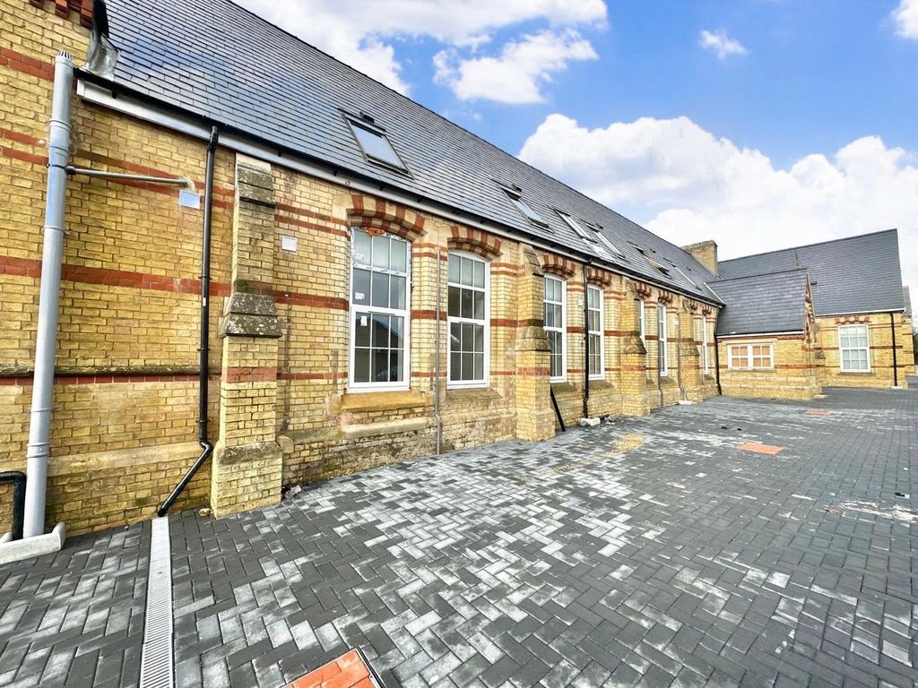 Property photo 1 of 4