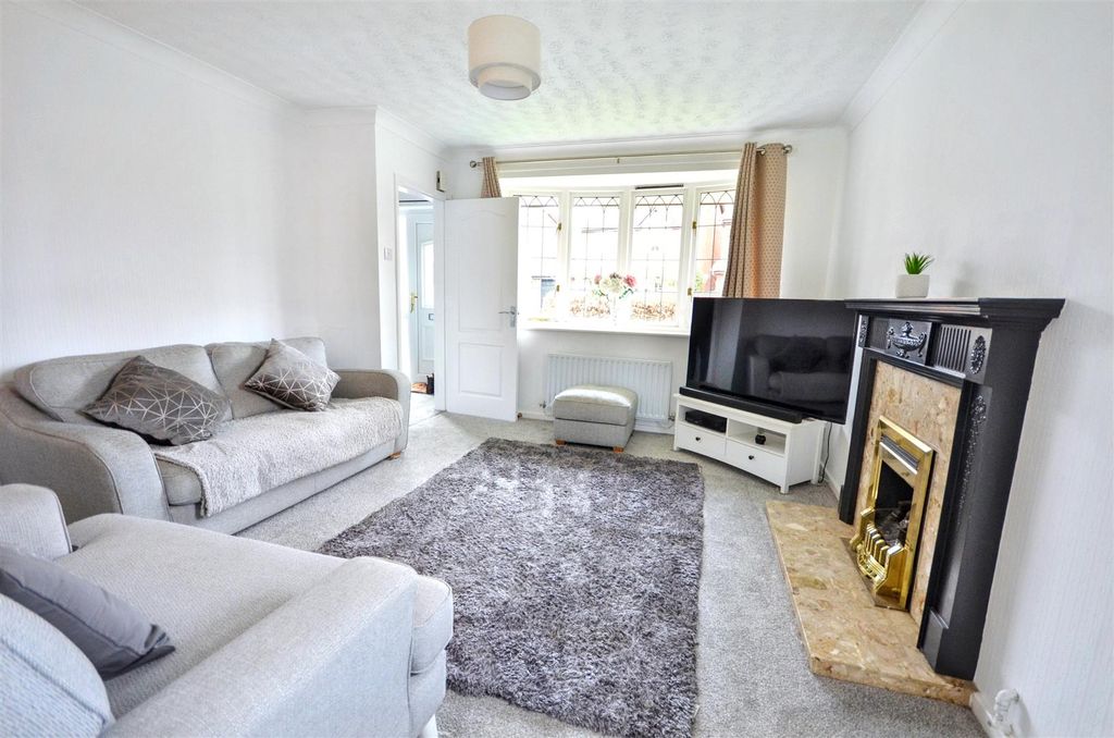 Property photo 2 of 12 Lounge