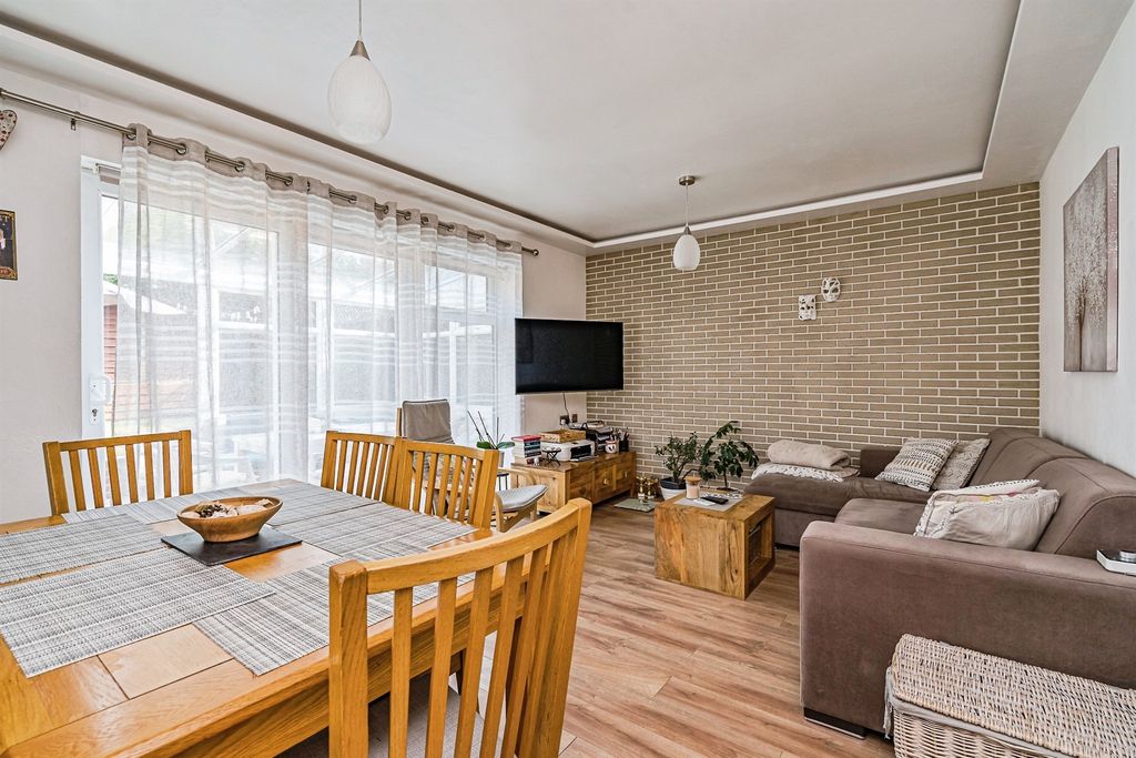 Property photo 3 of 15