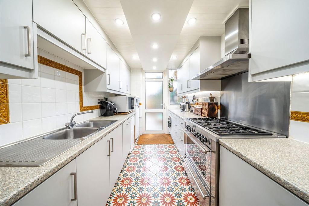 Property photo 2 of 8