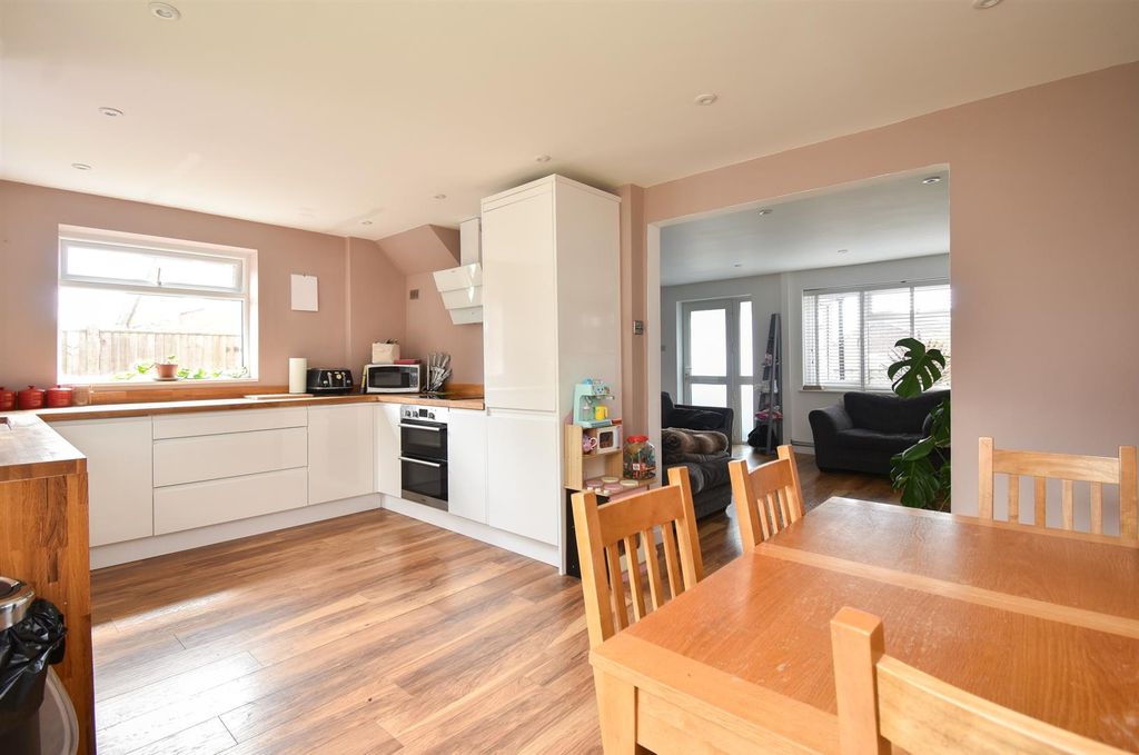 Property photo 2 of 18 Kitchen/Diner