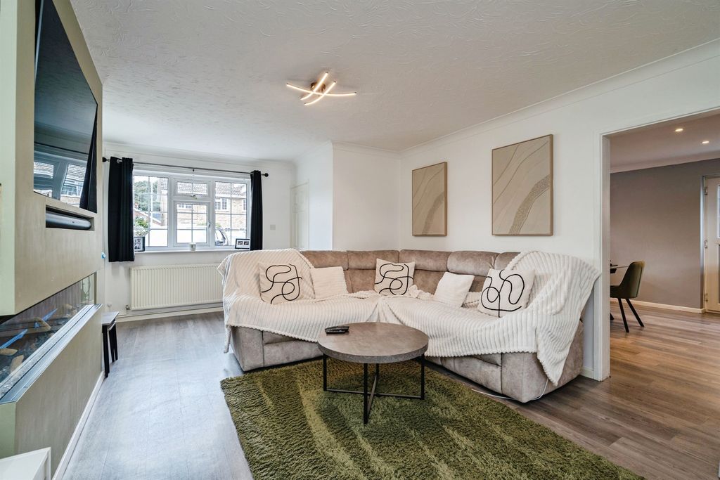 Property photo 2 of 20