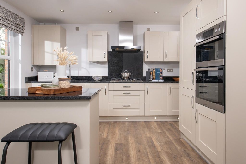 Property photo 3 of 14 Beautifully Designed With Ample Storage