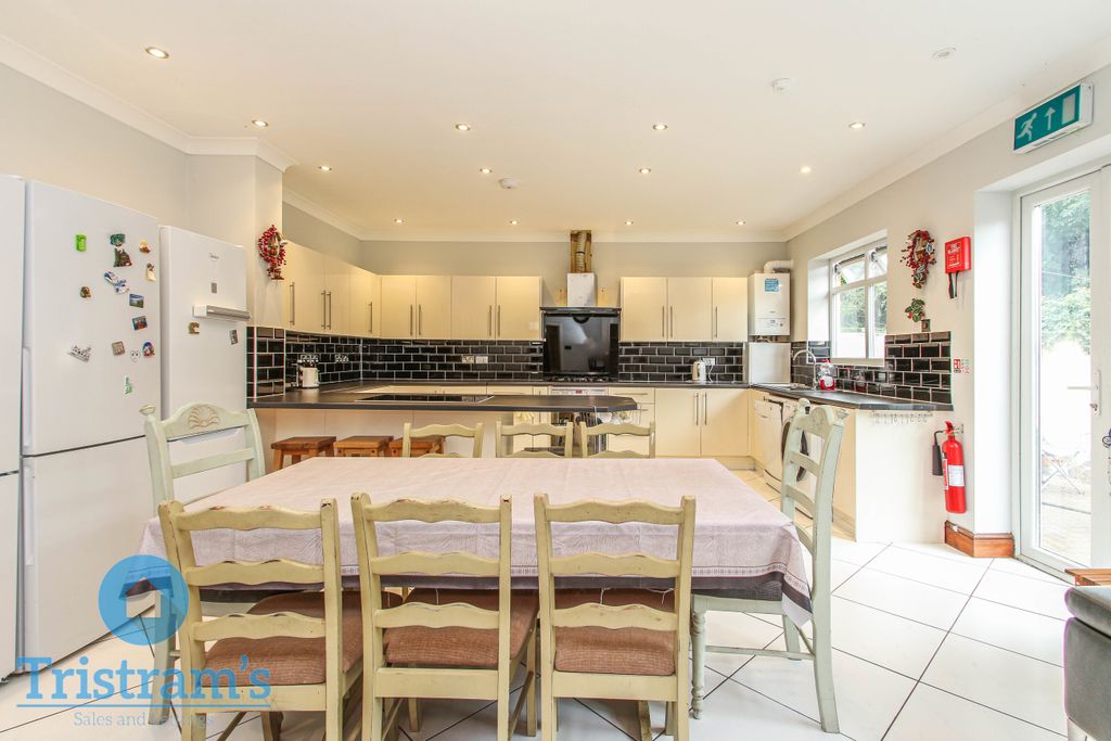 Property photo 2 of 24