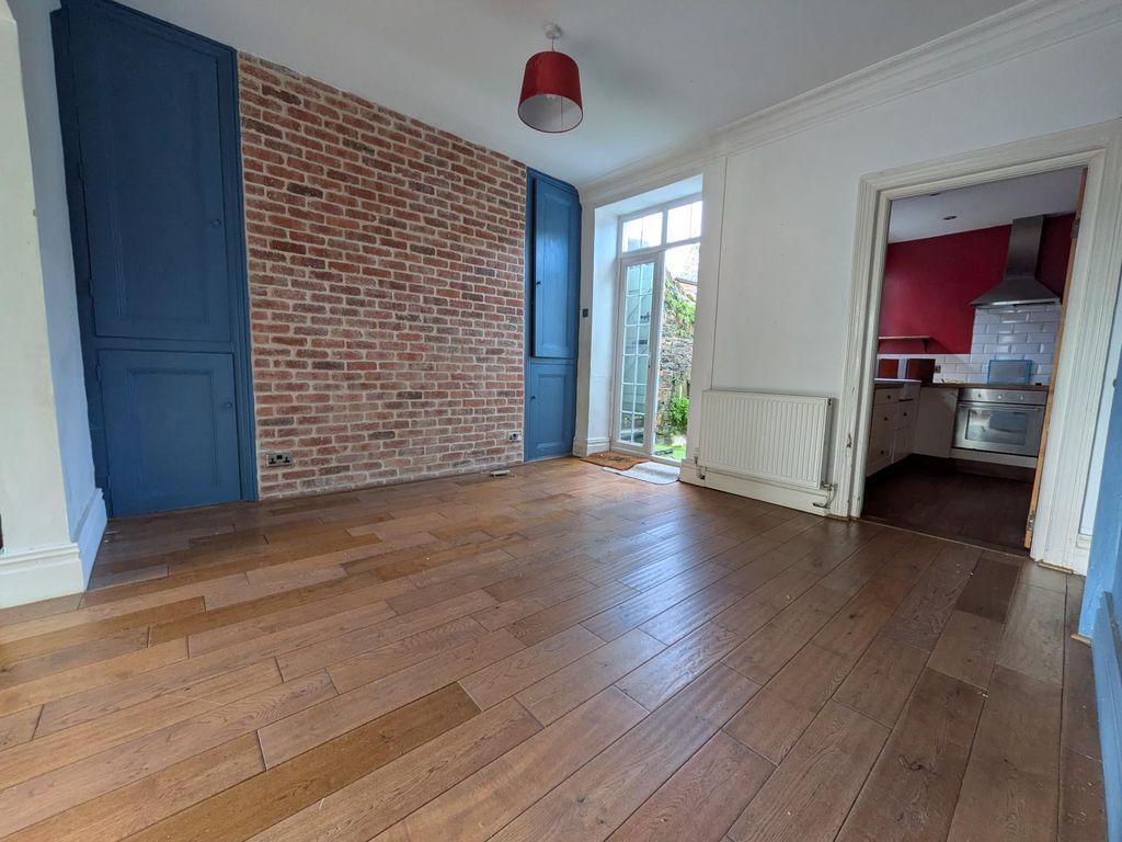 Property photo 3 of 8