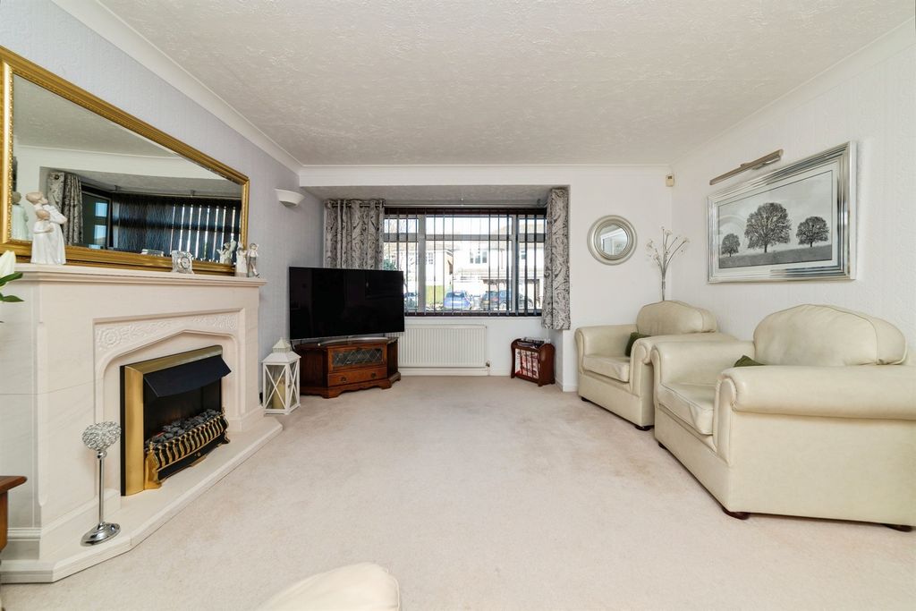 Property photo 3 of 31