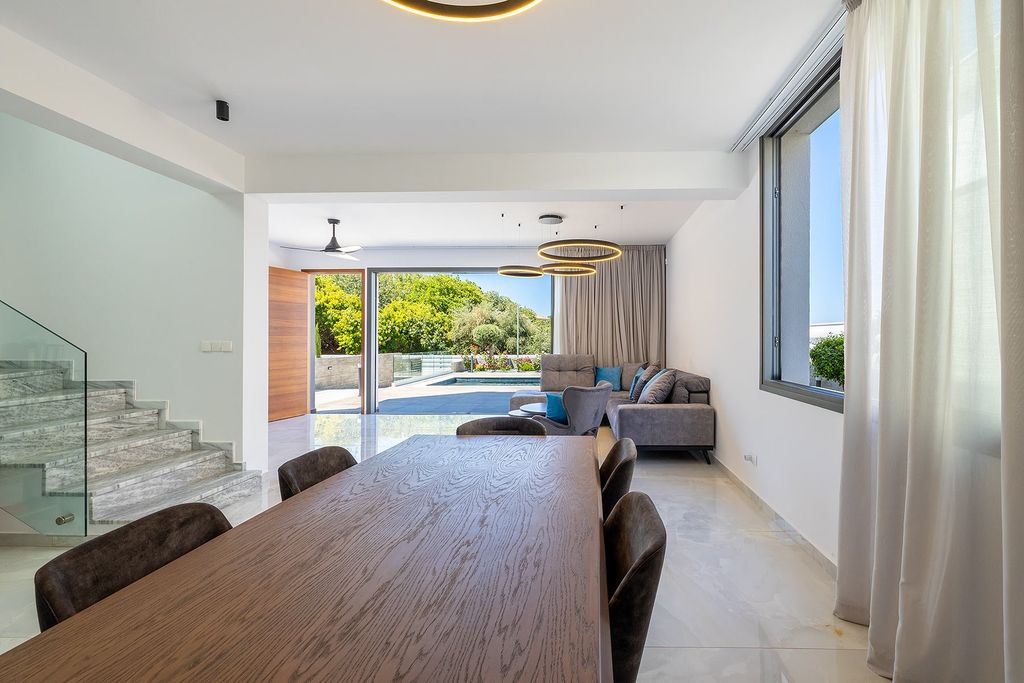 Property photo 3 of 28