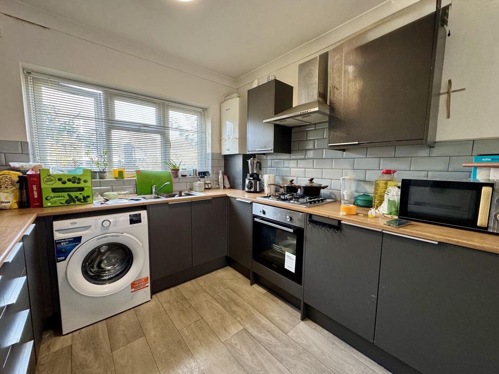 Property photo 2 of 5 Kitchen