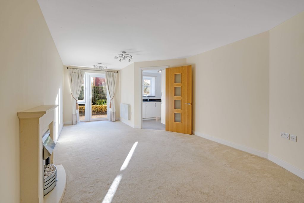 Property photo 2 of 8