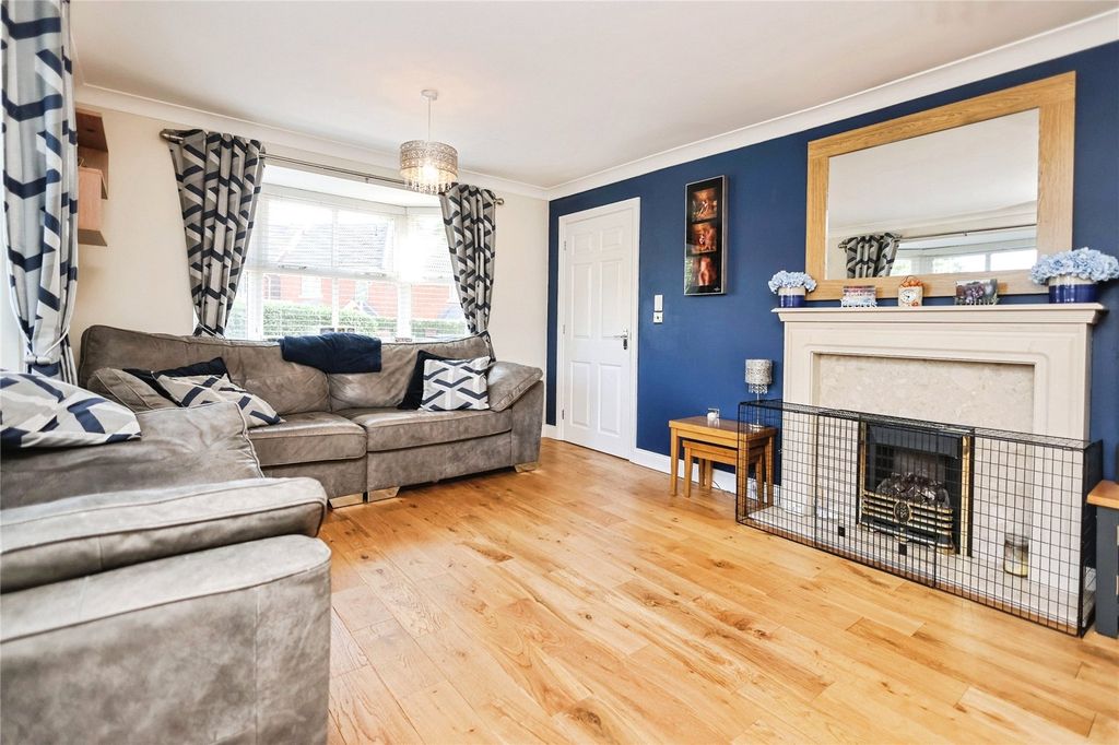 Property photo 2 of 33 Picture No. 32