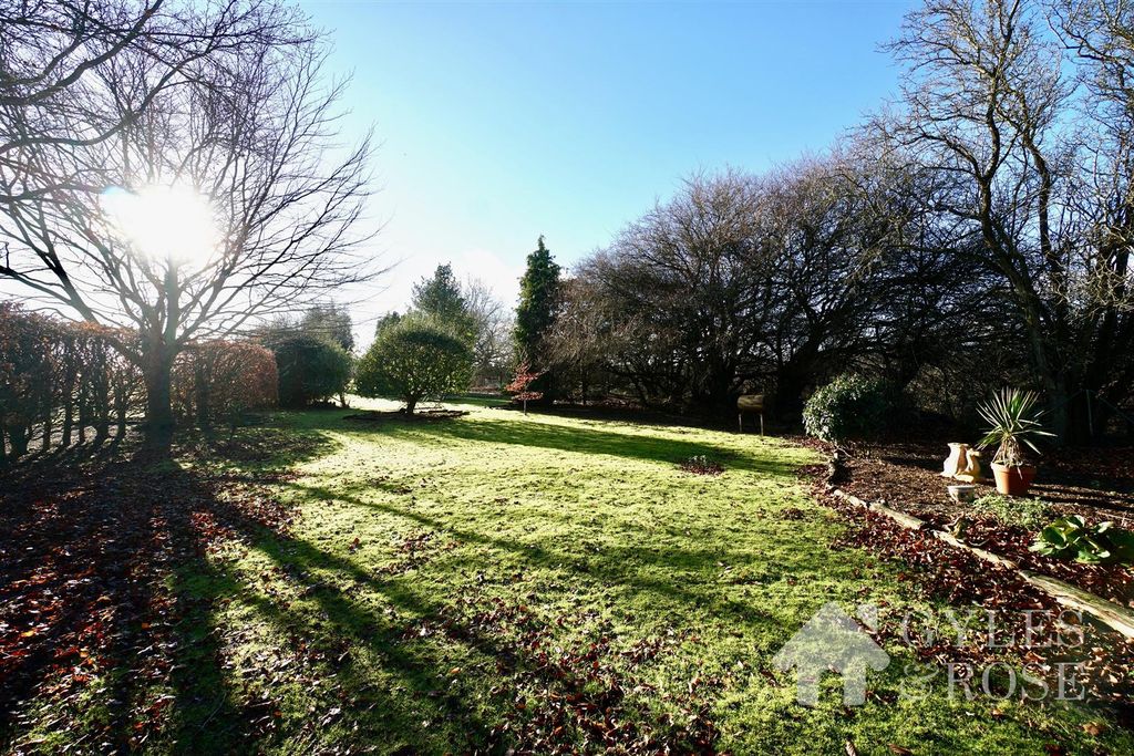 Property photo 3 of 16 Garden