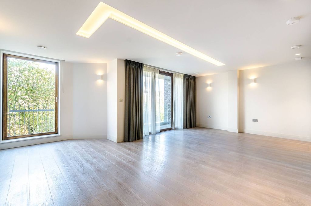 Property photo 1 of 3