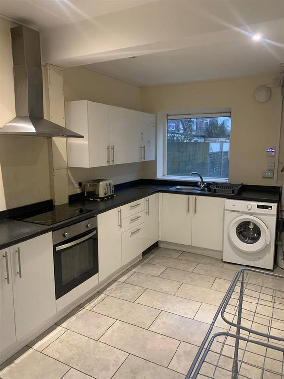 Property photo 2 of 9 Kitchen 373 Wellington .Jpg