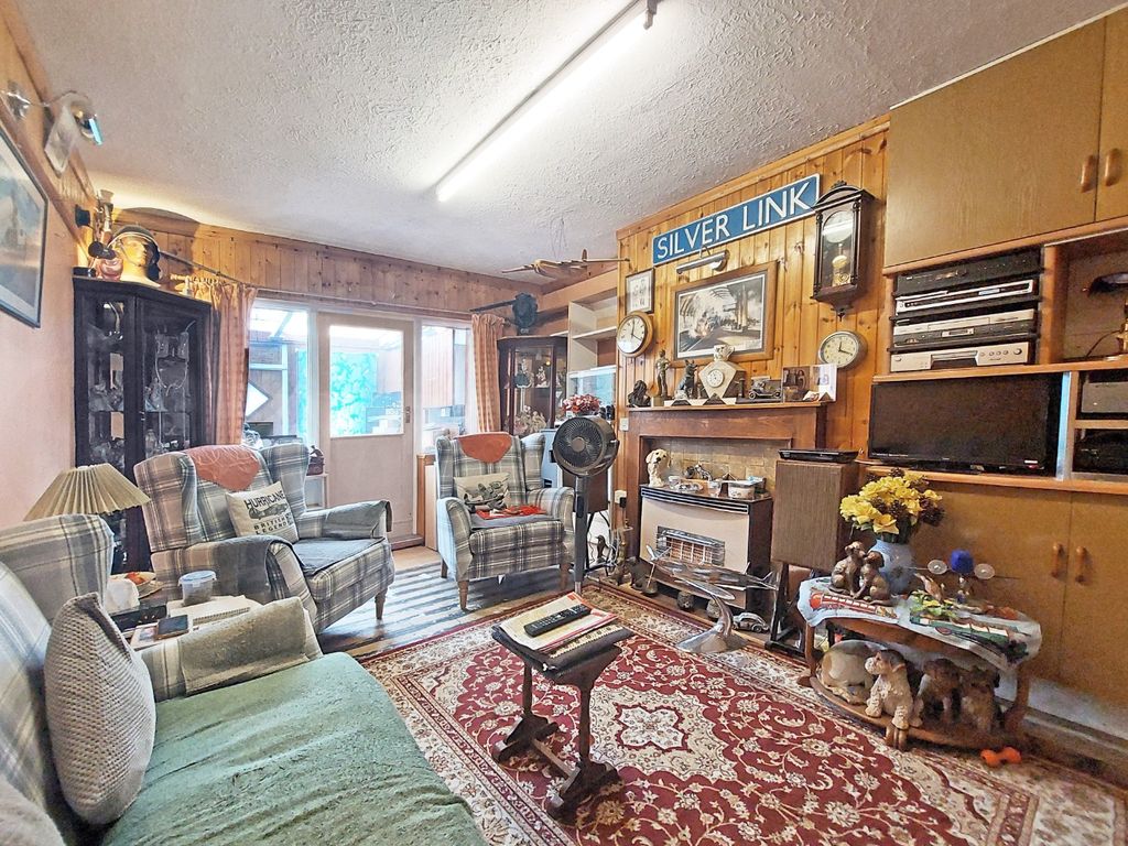 Property photo 2 of 16 5476441