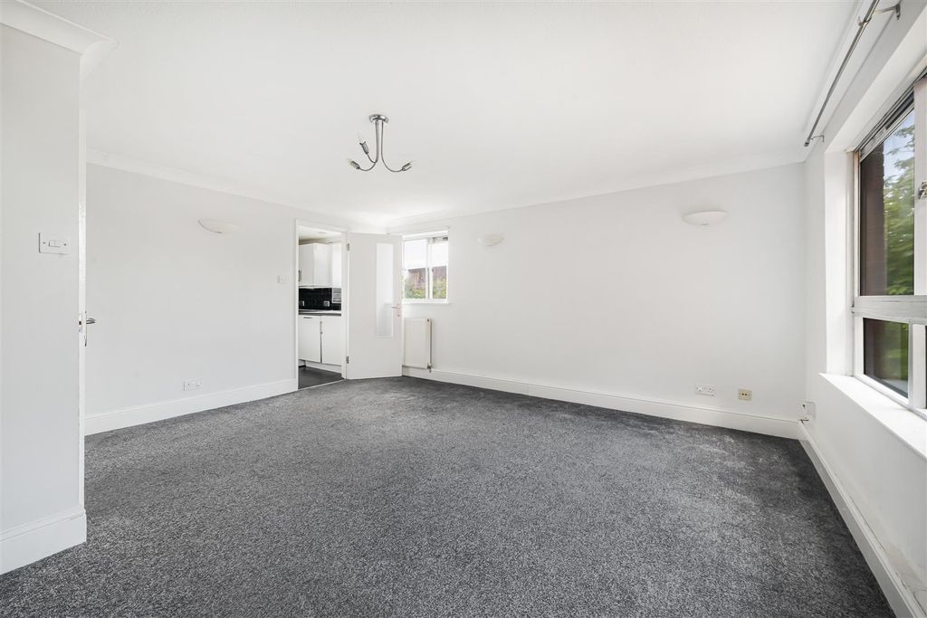 Property photo 3 of 10 21_87956.Jpg